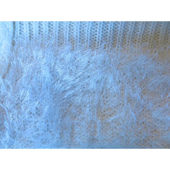 Quinn Eyelash Knit Sweater Size S Women Fuzzy Soft White Warm Winter Crop Top - Picture 6 of 10